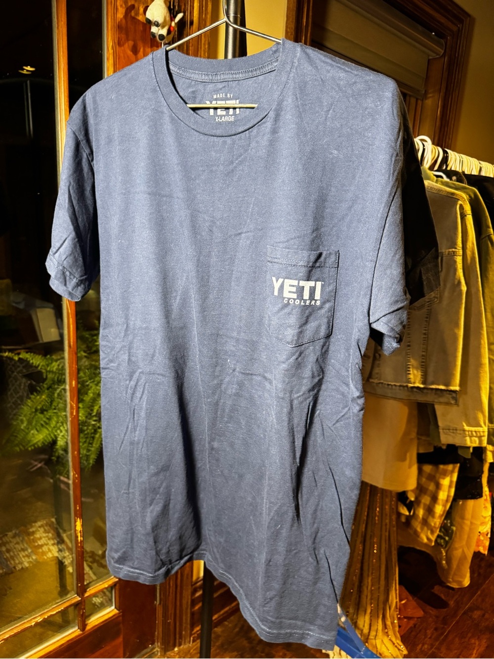 Yeti Built For The Wild Pocket T Shirt Navy Blue Size XL